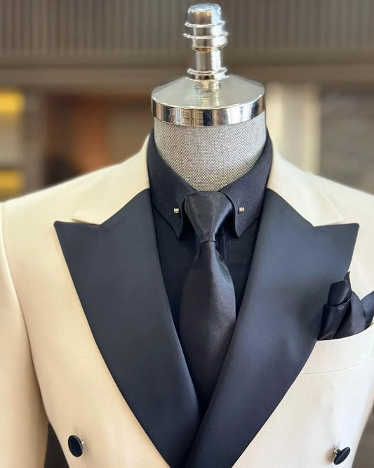 Ivory Double-Breasted Peak Lapel Tuxedo Suit – Modern Wedding & Prom Set