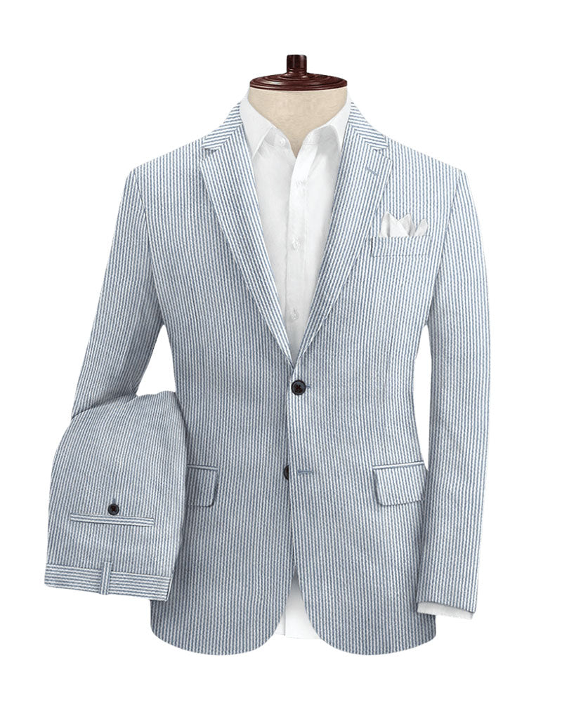Traje de seersucker azul con solapa con muesca