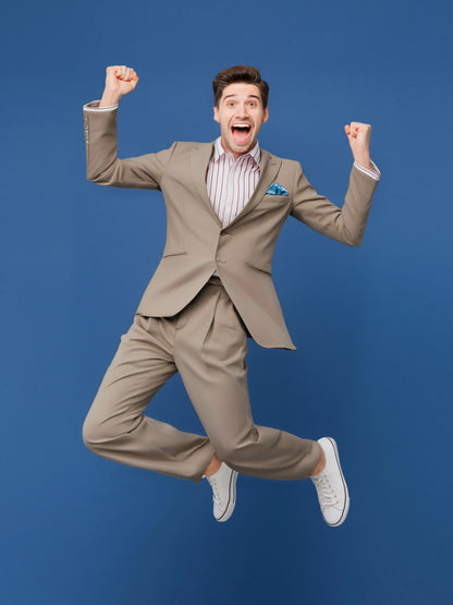 Costume en laine stretch beige à simple boutonnage et revers en pointe