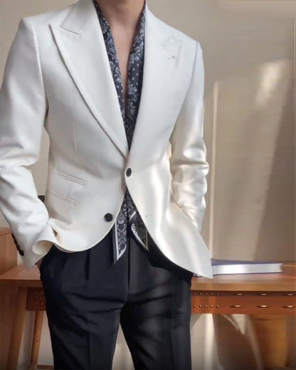 Classic White 2-button Peak Lapel Blazer Suit