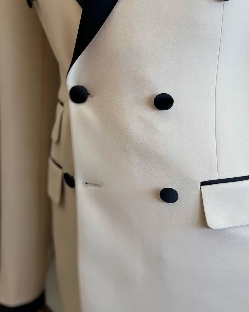 Ivory Double-Breasted Peak Lapel Tuxedo Suit – Modern Wedding & Prom Set