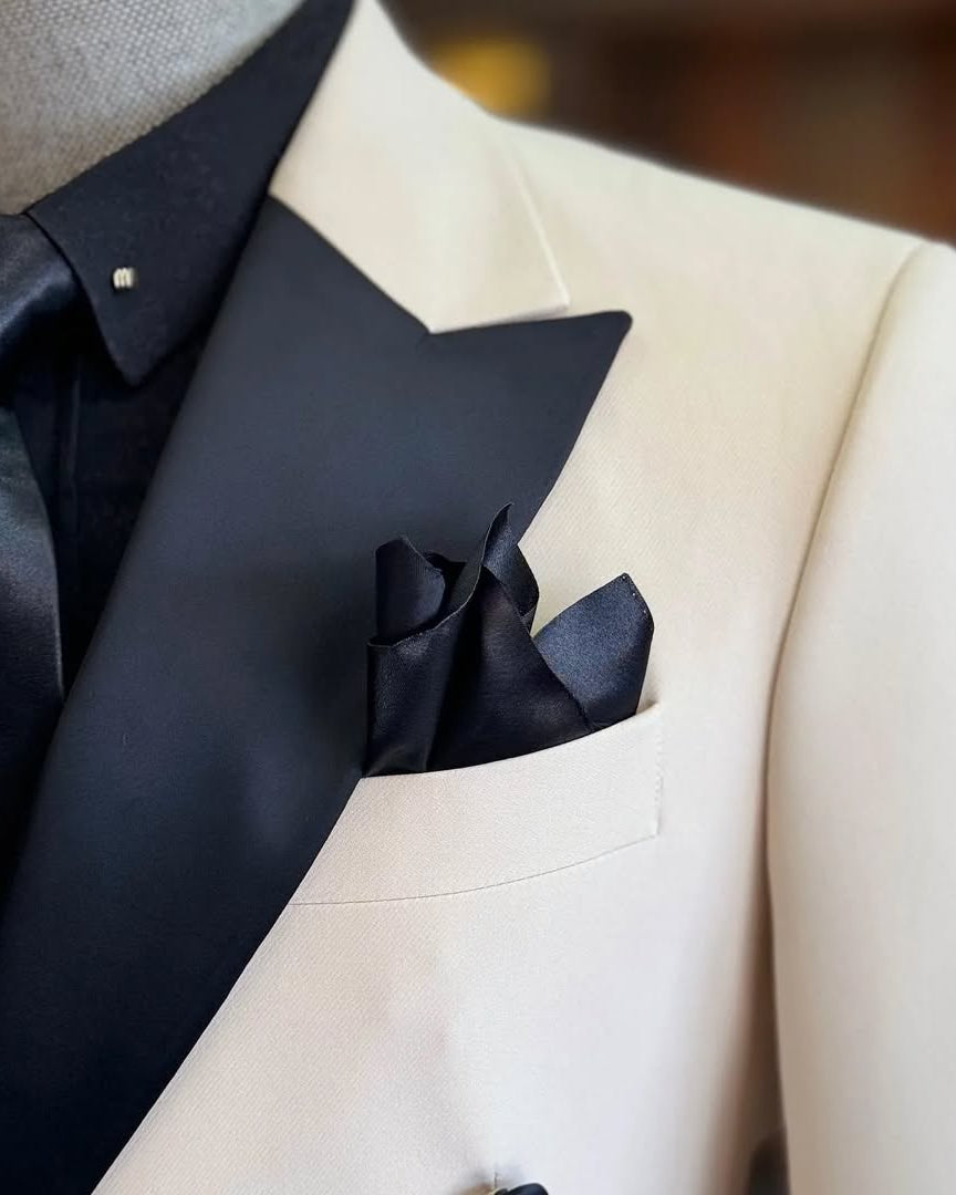 Ivory Double-Breasted Peak Lapel Tuxedo Suit – Modern Wedding & Prom Set