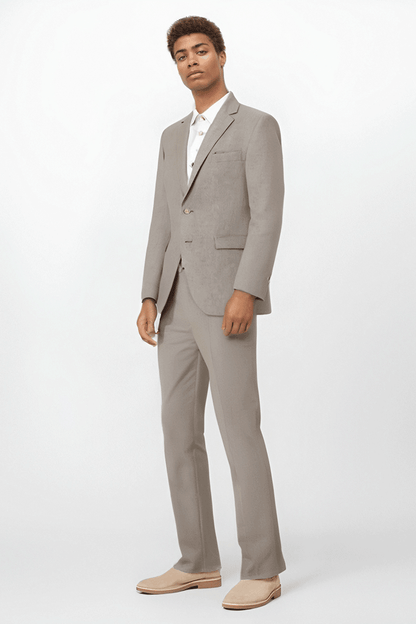 Traje de 2 piezas ajustado de color beige y gris con 2 botones