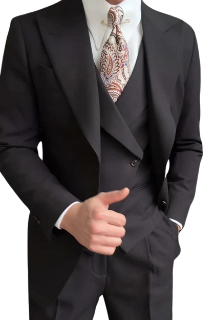 Traje de boda de tres piezas color negro de Milán