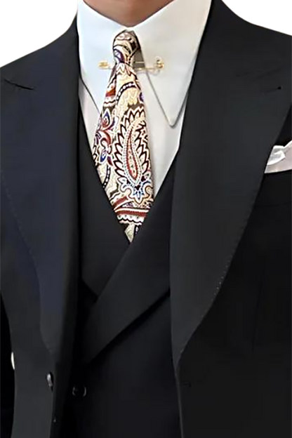 Traje de boda de tres piezas color negro de Milán