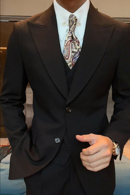 Traje cruzado de dos piezas de corte ajustado y color negro