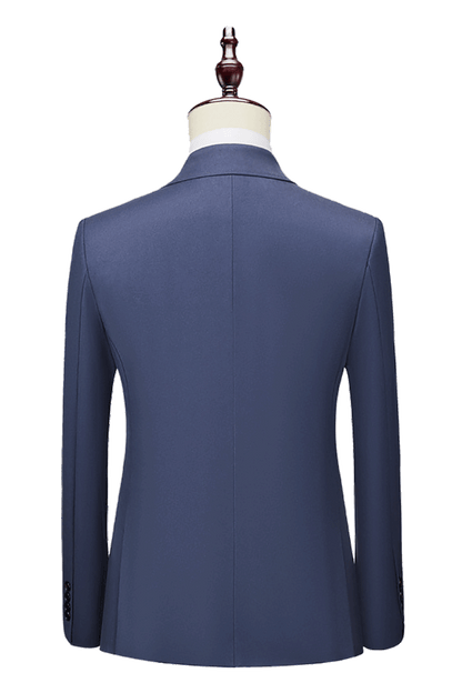 Traje azul de corte moderno con cinturilla flexible y dos botones