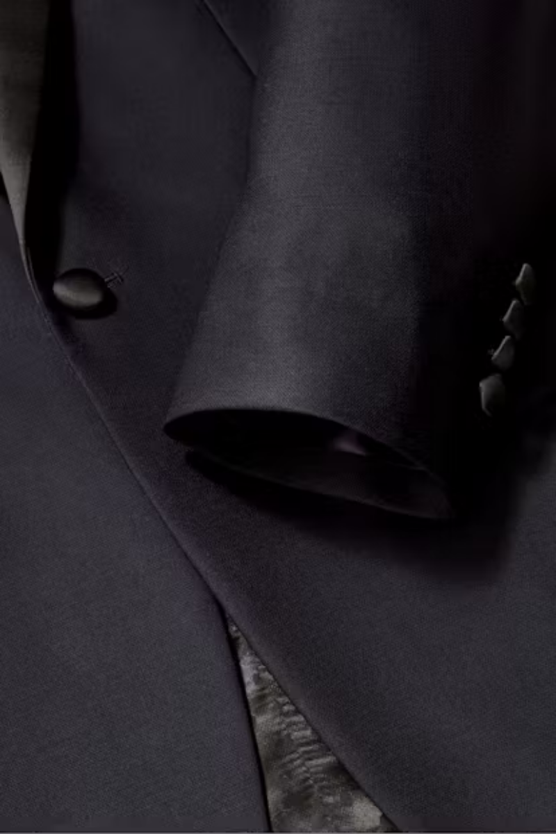 Traje de esmoquin de inspiración vintage en azul, de lana italiana elástica y lujosa