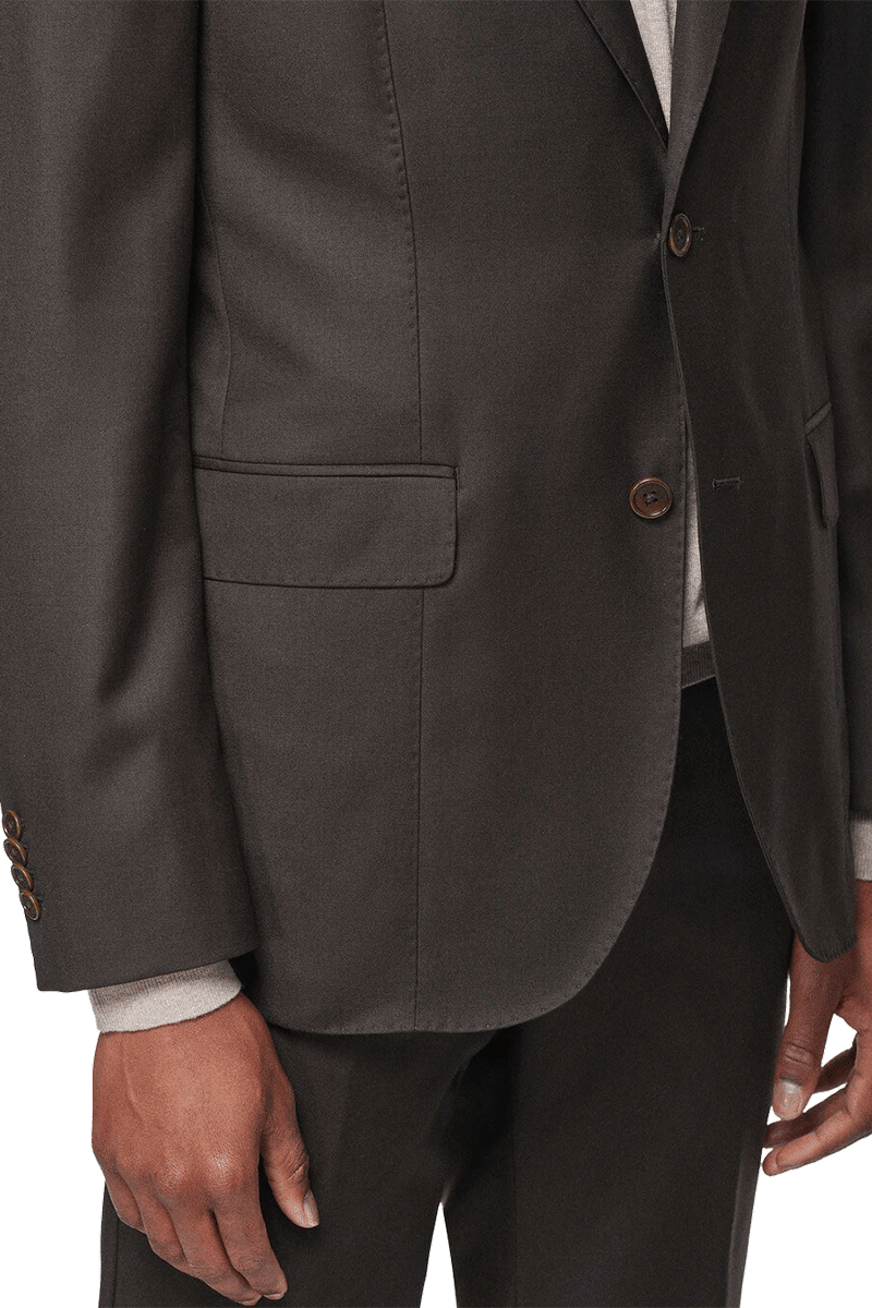 Traje de 2 piezas de corte regular y 2 botones en color marrón oscuro