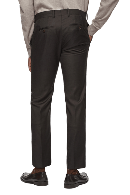 Traje de 2 piezas de corte regular y 2 botones en color marrón oscuro