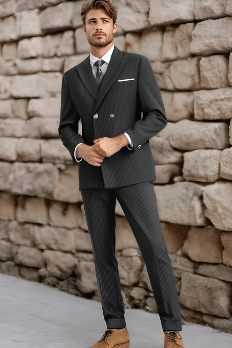 Traje cruzado de dos piezas de raya diplomática entallado en color negro carbón