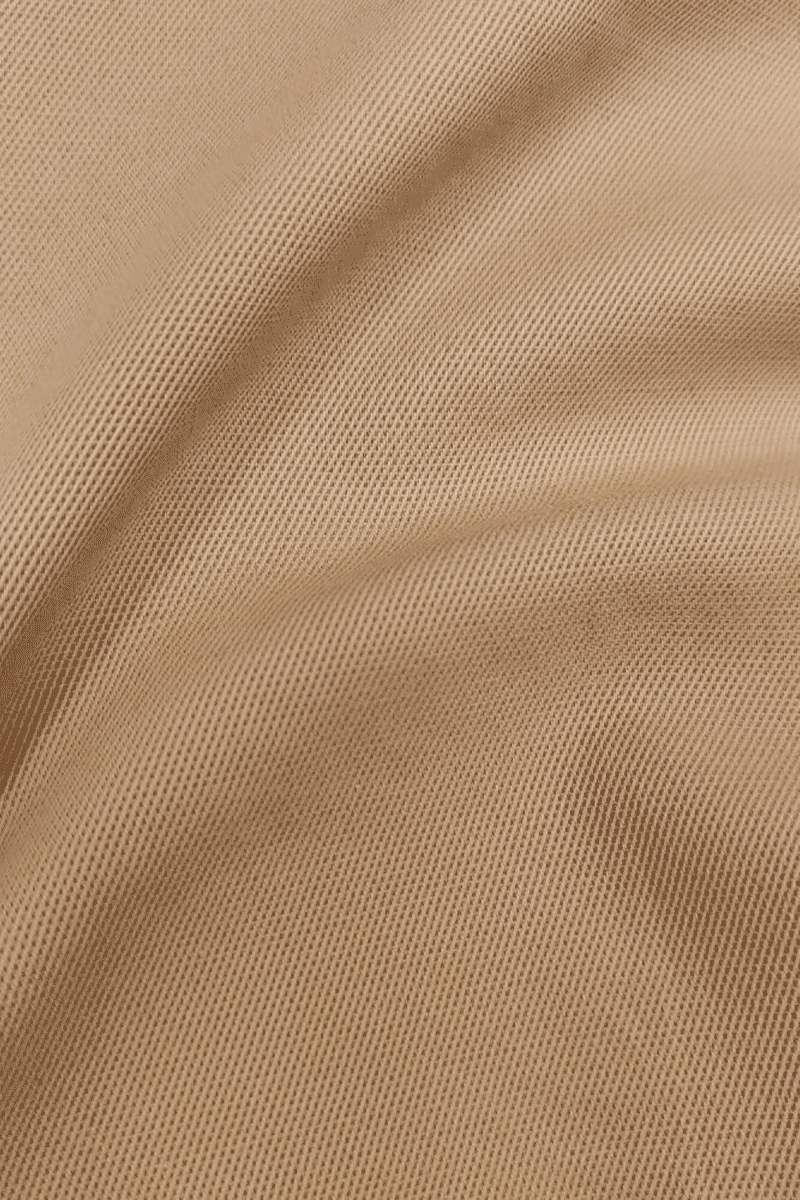 Hellbrauner, zweiteiliger, zweireihiger Anzug im Slim Fit