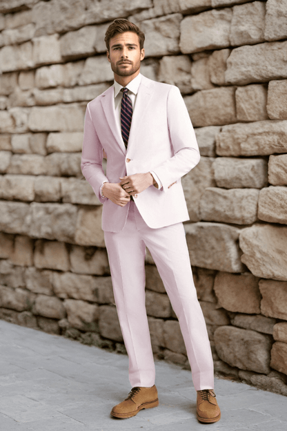 Traje italiano rosa de corte moderno con botonadura sencilla y dos botones