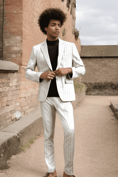 Traje de dos piezas de 2 botones y corte entallado de raya diplomática en color blanco