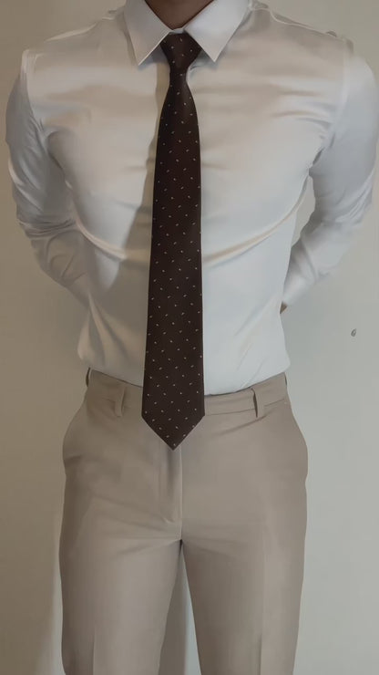 Traje de dos piezas de dos botones en color marrón champán de corte entallado